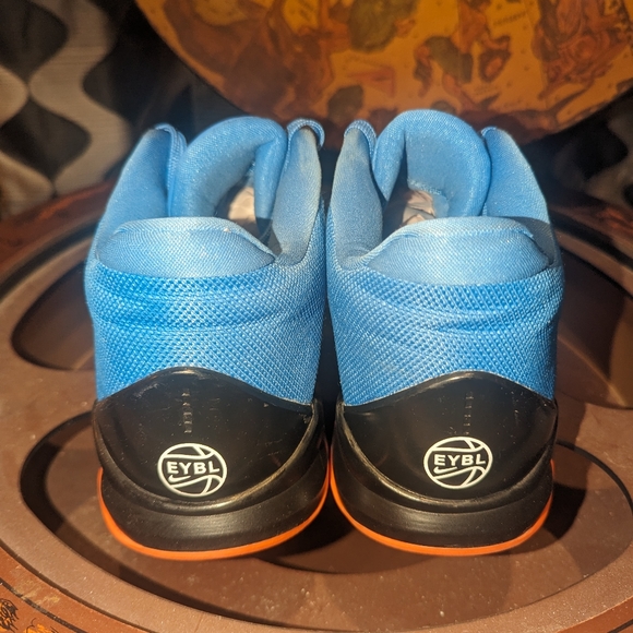 Nike Shoes - Picture 3 of 5